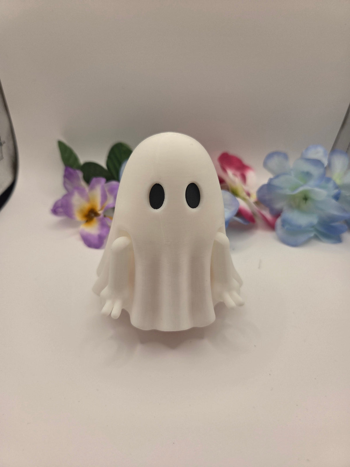 Mood Ghost 3D V Finger red shoe charm close-up